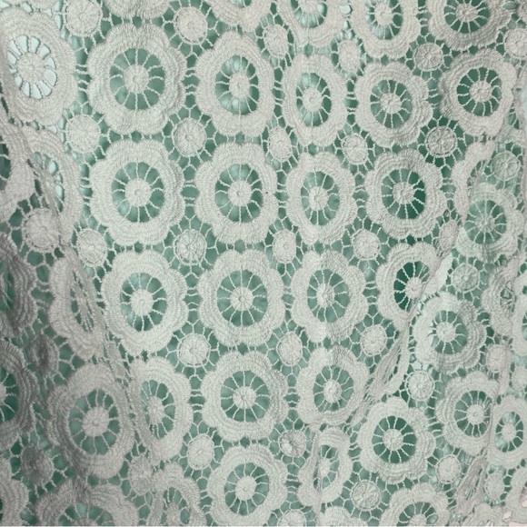 ann Taylor LOFT Tank Sleeveless Top Shirt Green Macramé Embroidered size small - Picture 3 of 7